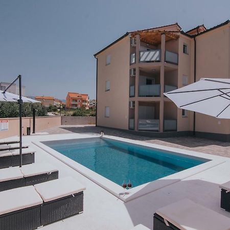 Poolside Hideout Apartments Novalja Exterior foto