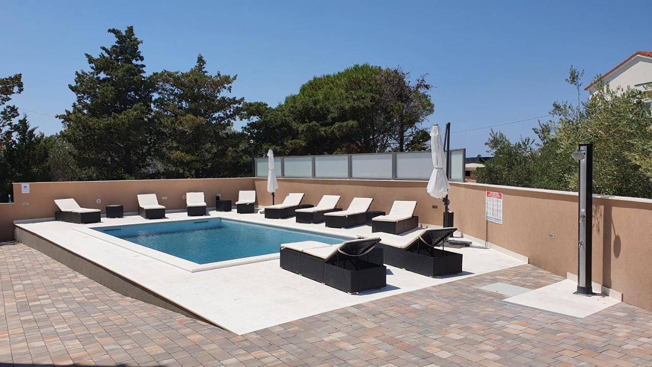 Poolside Hideout Apartments Novalja Exterior foto