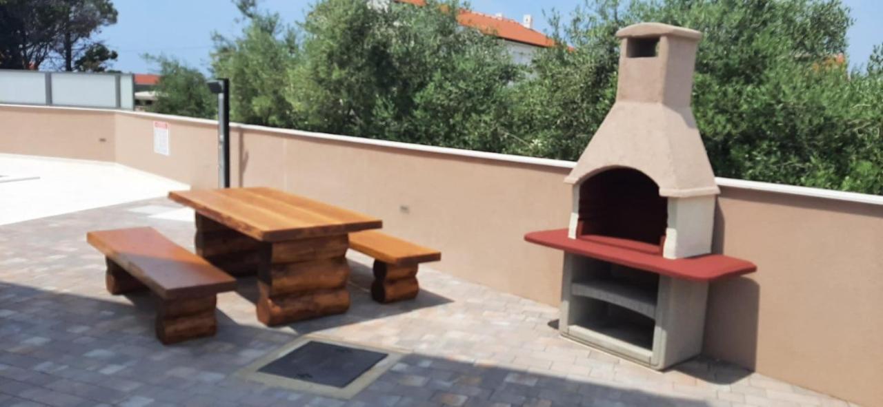Poolside Hideout Apartments Novalja Exterior foto