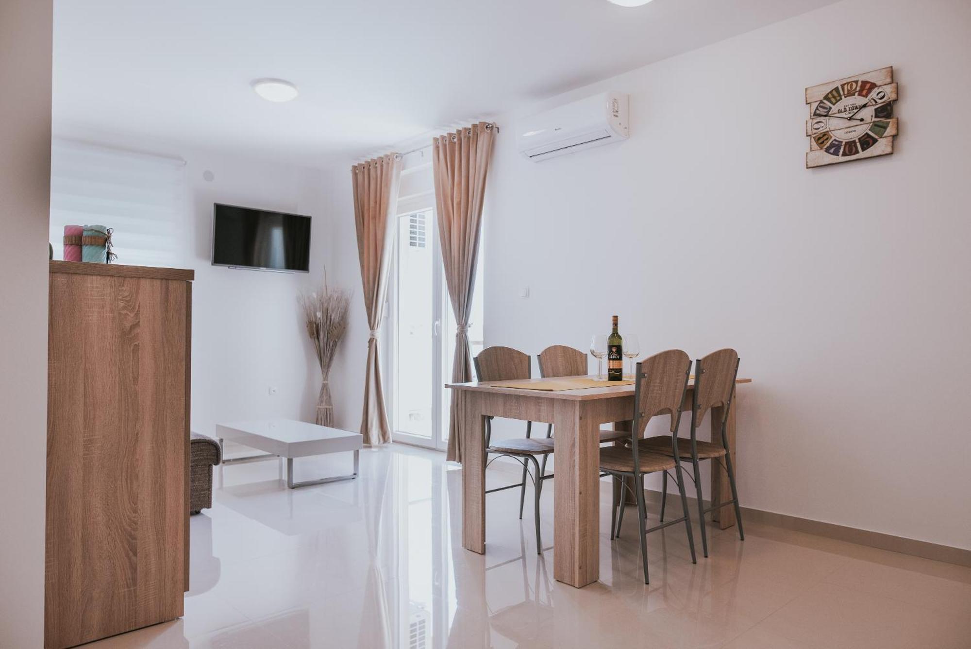 Poolside Hideout Apartments Novalja Exterior foto