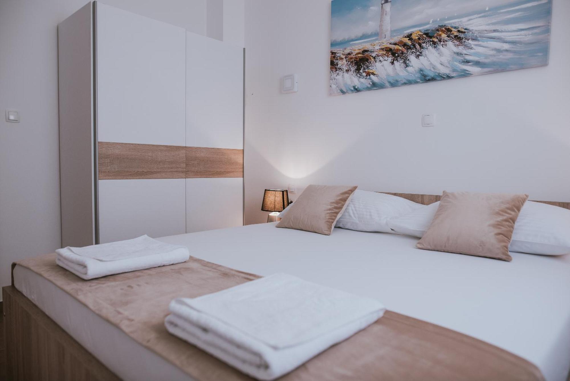 Poolside Hideout Apartments Novalja Zimmer foto