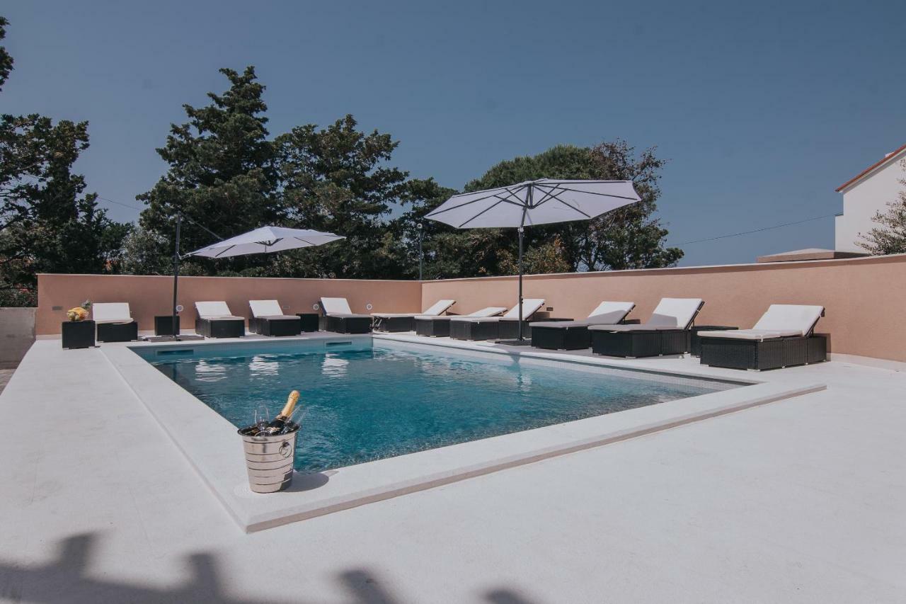 Poolside Hideout Apartments Novalja Exterior foto
